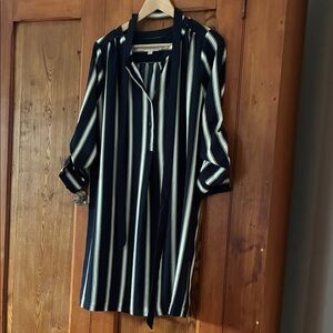 10/25$ 🧁 Striped Navy and White Dress